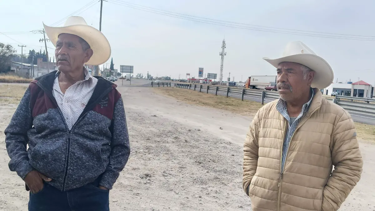 Campesinos de Dolores Hidalgo llegaron al entronque sin ser notificados de la cancelación de la protesta.
