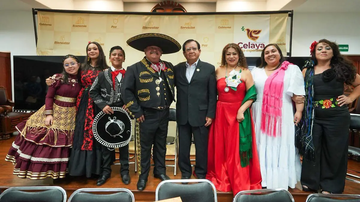 Artistas celayenses encabezados por el dueto “Rojo Mezcal” anunciaron su próxima gira por España denominada “Pero sigo Siendo el Rey”.