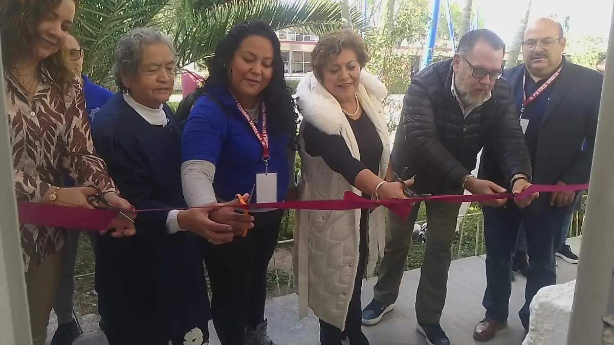 Reinauguran el salón de artes de la EST 6.