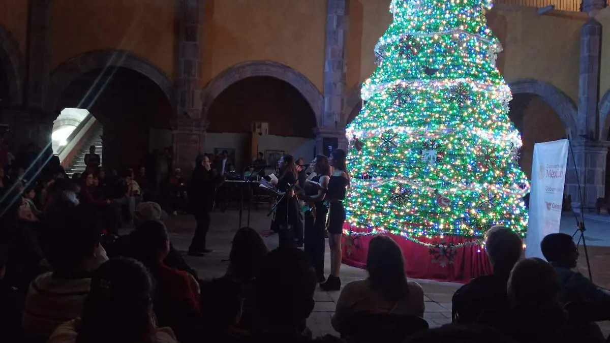 El patio de la Casa de la Cultura fue testigo de este magno evento.