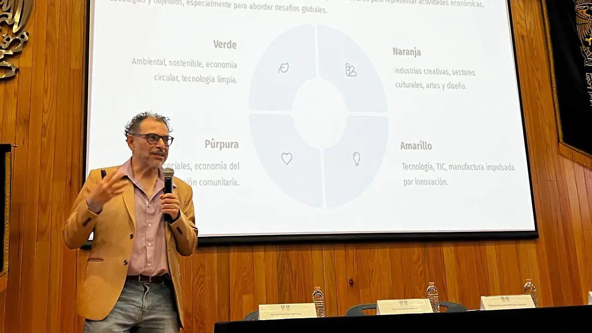 Salvador Estrada, economista3
