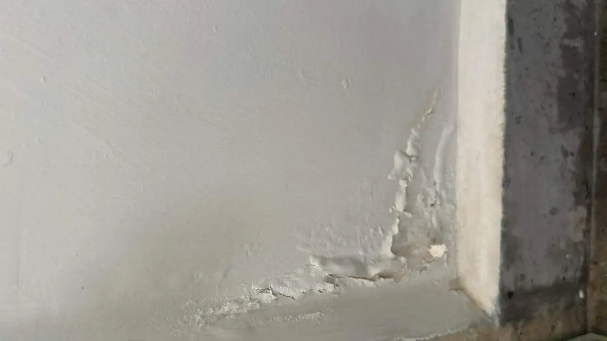 En las habitaciones es donde más se presentó el daño.