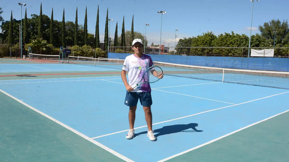 Lleva 12 años dentro del tenis. 