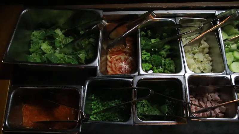 La barra de ensaladas es inmensa