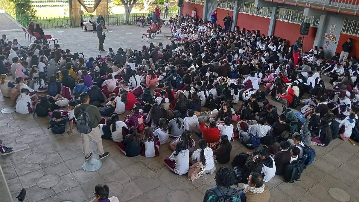 La bibliotecaria lamentó la falta de interés y respeto de los alumnos durante la lectura de Sor Juana.