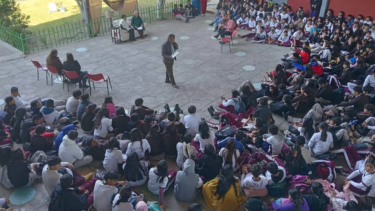 La Feria del Libro de la Secundaria Técnica 37 s