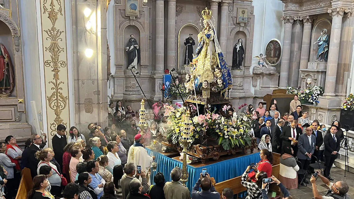  En la misa presidida por el obispo de la diócesis de Celaya, Víctor Alejandro Aguilar Ledesma