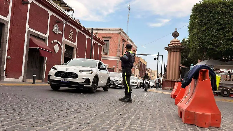 Cierres viales por eventos decembrinos en Calzada Independencia, Celaya5