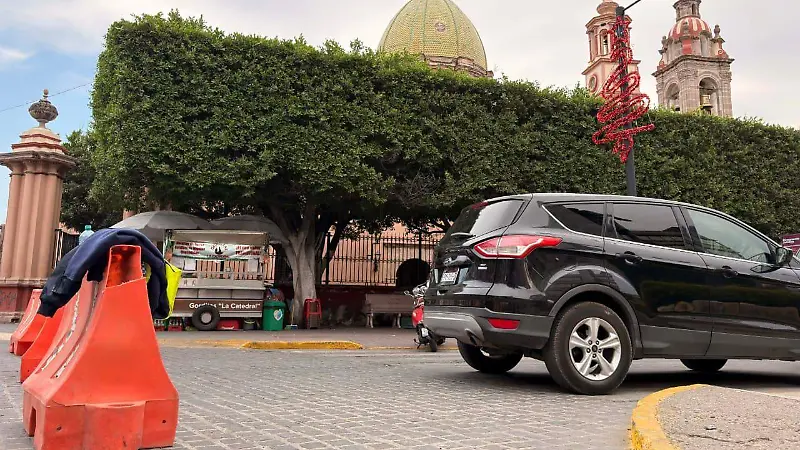 Cierres viales por eventos decembrinos en Calzada Independencia, Celaya4