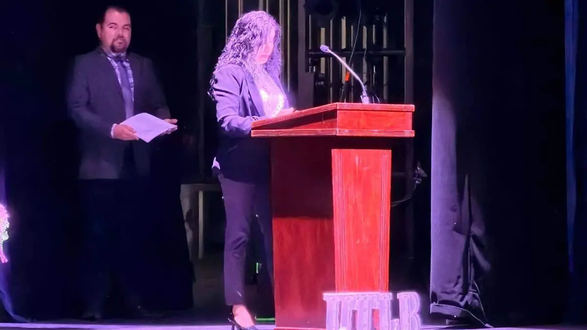 La maestra brindó el último pase de lista.