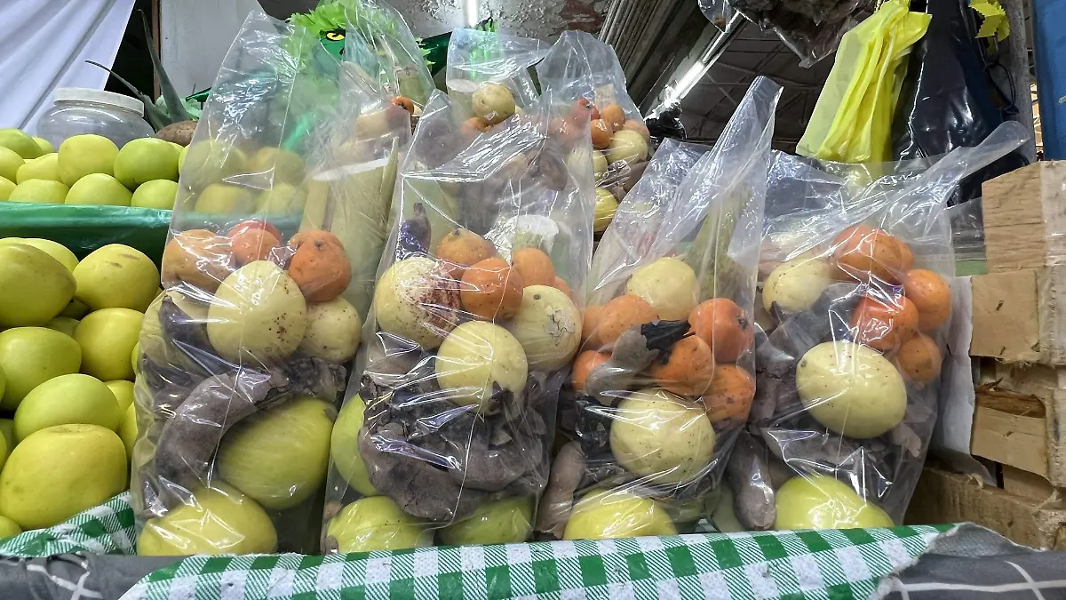 Bolsas para ponche medianas, con un kilo y medio de fruta.