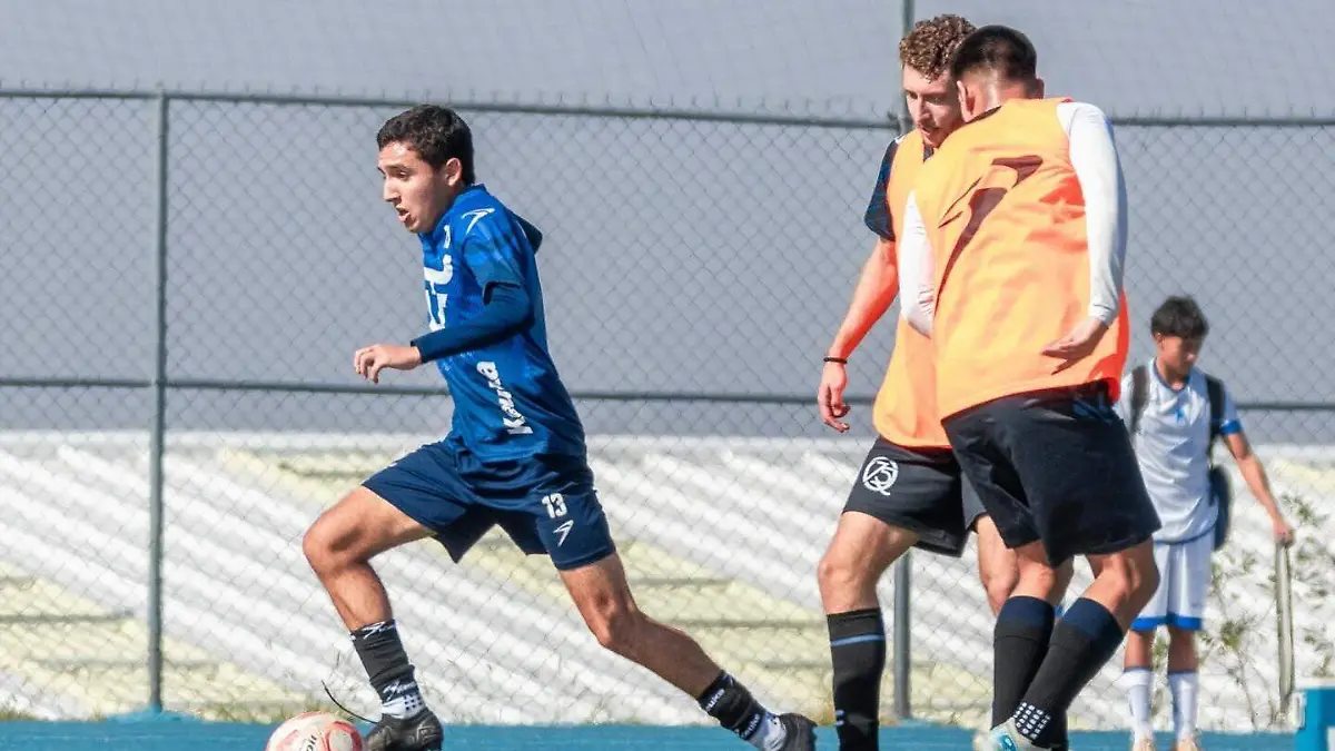 Jugaron tres tiempos de 30 minutos. 