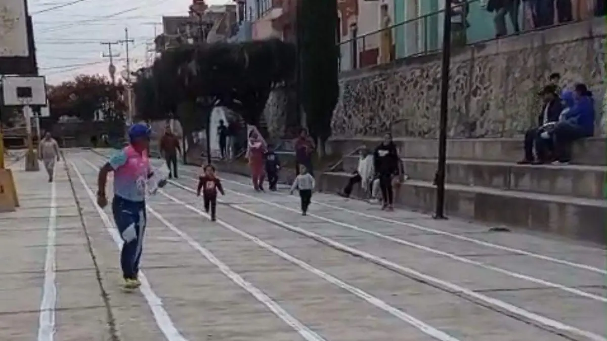 Desde hace más de 35 años, Pedro Pérez organiza carreras en Acámbaro.