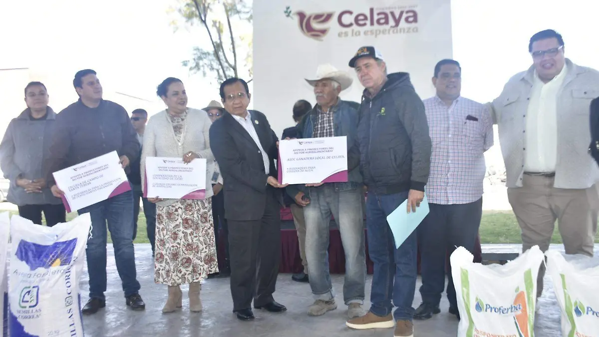 También se hizo entrega de la implementación de 2 granjas orgánicas 