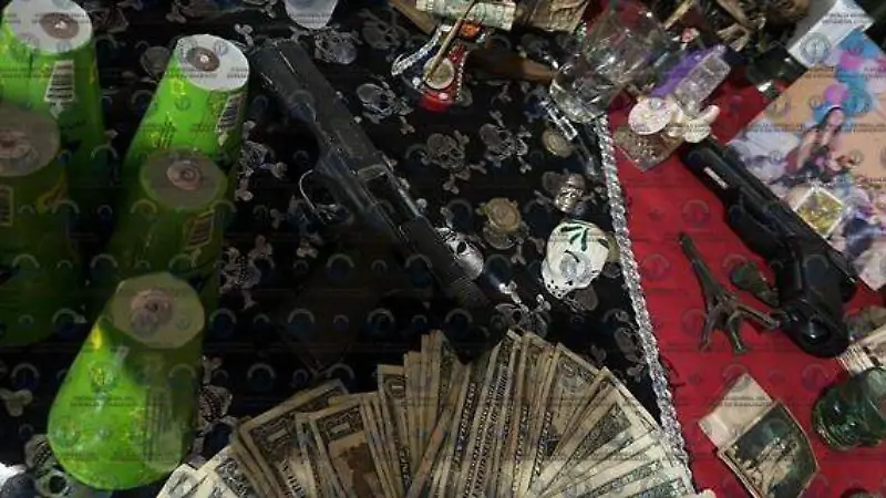 Dinero en efectivo y otras evidencias se aseguraron