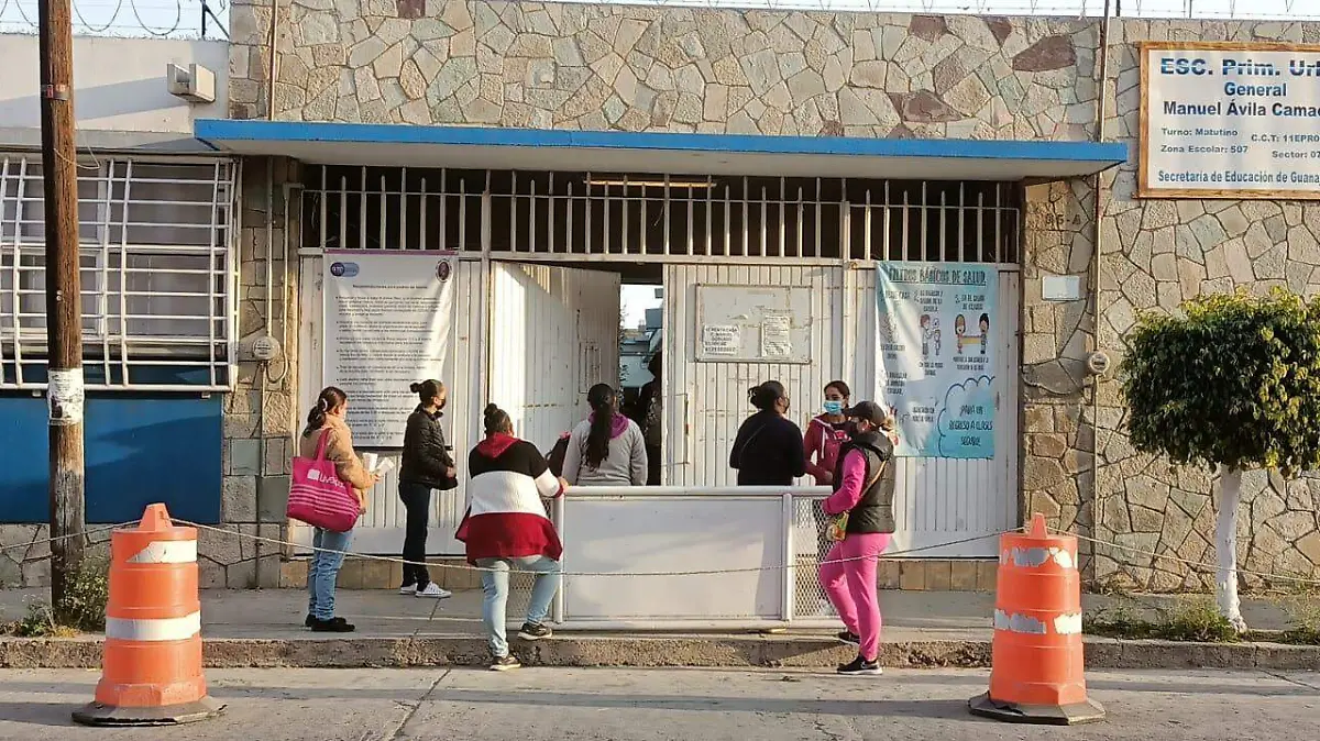 Reforzarán seguridad de planteles durante el receso académico.