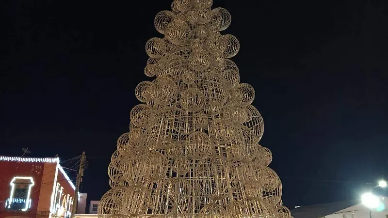 Apagan Árbol de Navidad en señal de luto