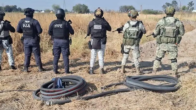 Había mangueras para la sustracción del hidrocarburo