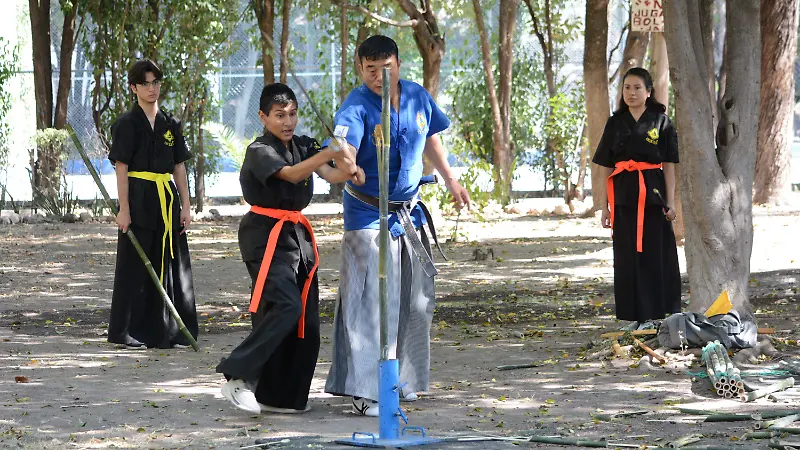 Víctor Andrés Pérez Mendoza practica el Haidong Gumdo