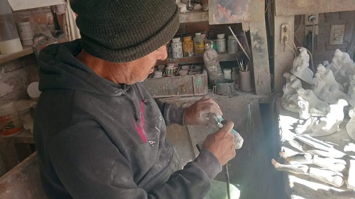 Rodolfo utiliza para pintar sus creaciones pintura industrial 