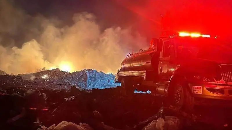 Una pipa de JUMPAC apoyo a abastecer de agua 