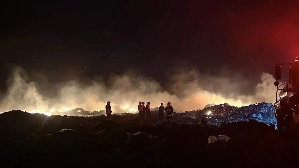 Bomberos trabajaron durante varias horas 