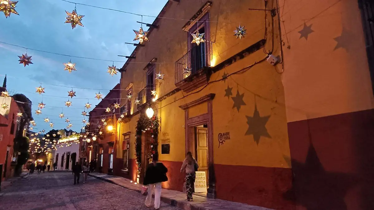 La alta ocupación hotelera refleja la fuerte llegada de turistas a San Miguel de Allende durante el cierre de año.
