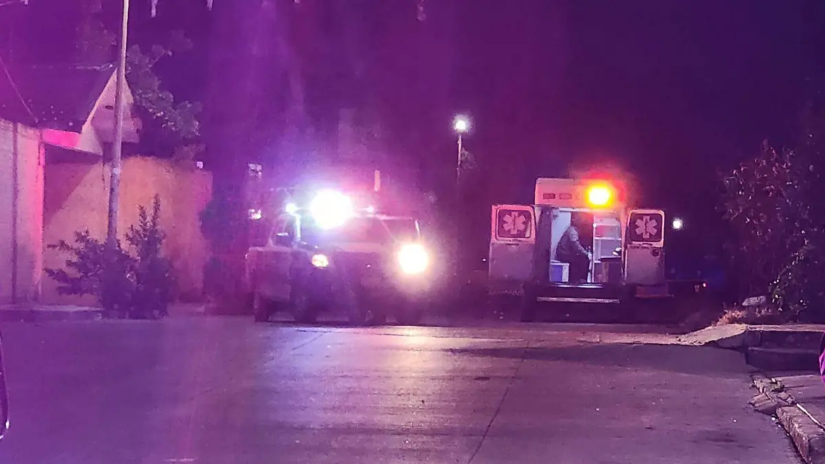 Los paramédicos dieron atención prehospitalaria pues el hombre se encontraba en estado delicado 