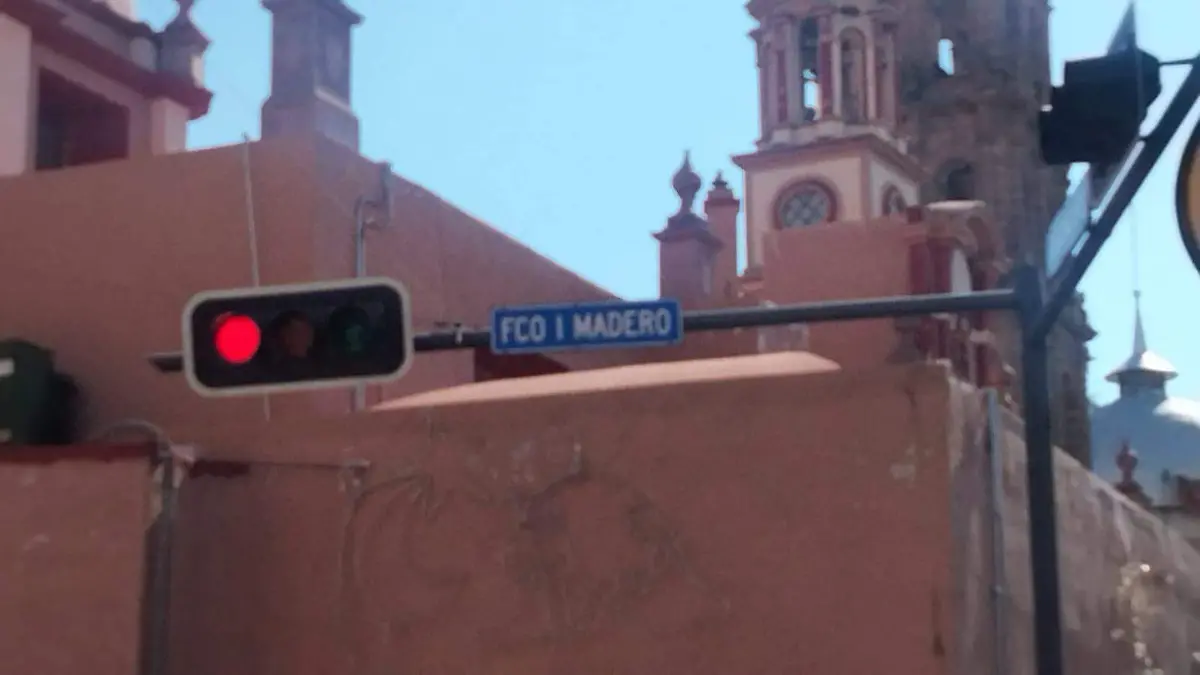 Continúan robos de cableado en semáforos 