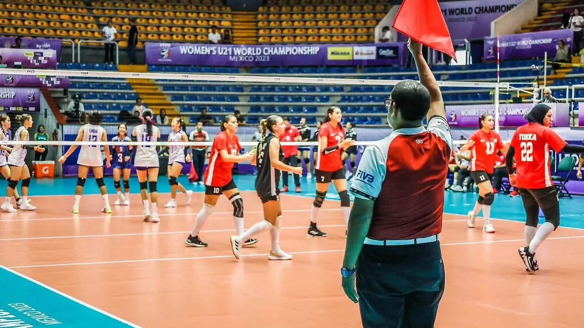 Dijo que le gustaría ser árbitro en un mundial Varonil Mayor o a un evento de Juvenil, y a nivel nacional en un partido de Primera Fuerza.