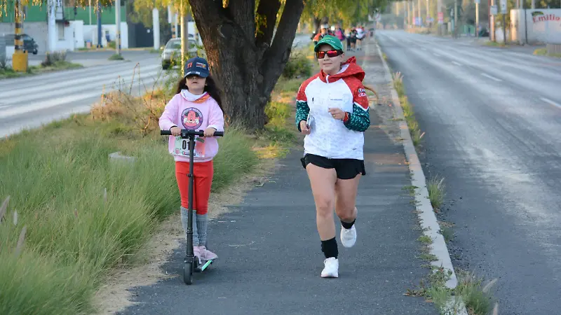Algunos acudieron con sus hijos y ellos yendo en su montable. 