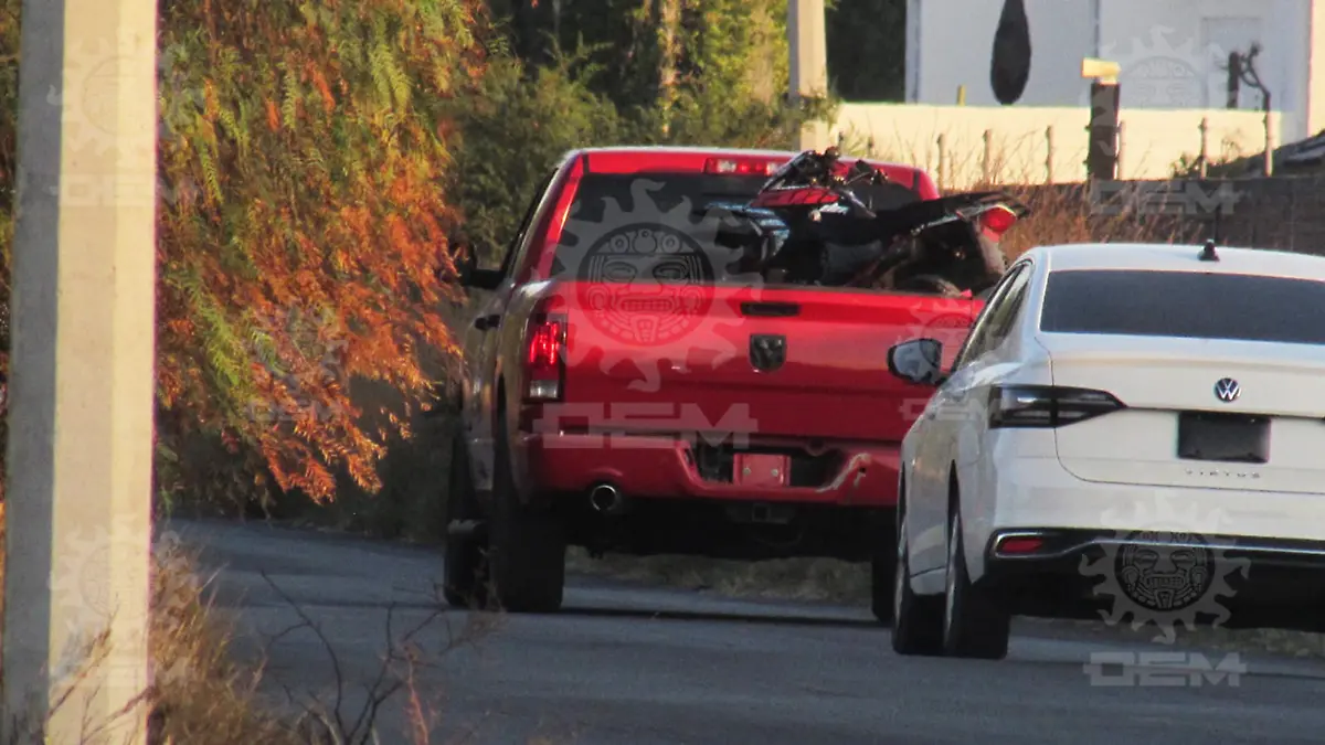 Elementos de la Agencia de Investigación Criminal aseguraron una motocicleta. 