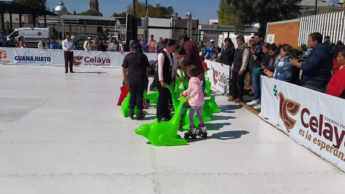 La pista de polímero estará hasta el 15 de enero de 12 de la mañana hasta a las 8 de la noche. 