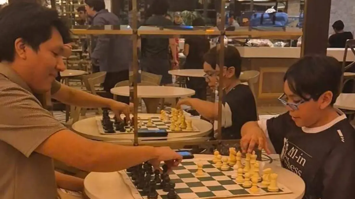 Ha tenido la oportunidad de jugar contra experimentados ajedrecistas. 