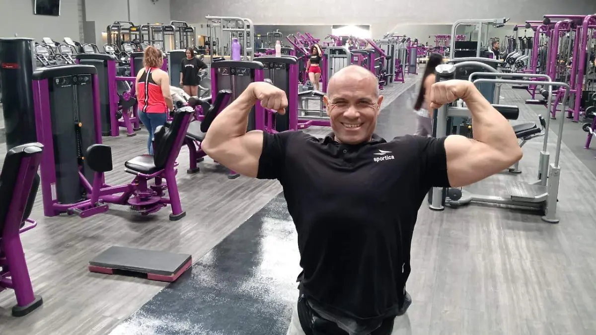 El instructor Alfonso Sainz Caballero del gimnasio Sportica, cuenta con una experiencia de 35 años.  