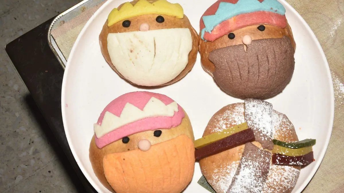 Resultado final, cada concha representa a los reyes magos y la cuarta es una concha con elementos alusivos a la rosca de reyes.