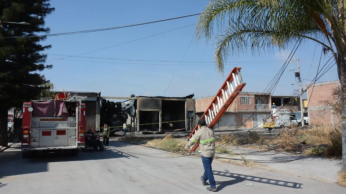 Autoridades municipales habilitaron un albergue temporal para resguardar a familias evacuadas tras el incendio en Villagrán.