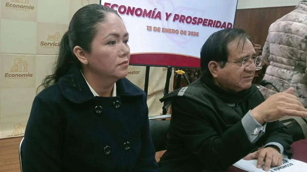 Juan Miguel Ramírez Rachenz presidente municipal de Celaya y Liliana Rodríguez Ayala, Oficial Mayor.