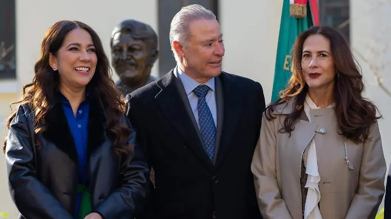 La gobernadora de Guanajuato, Libia Dennise, junto al embajador de México en España, Quirino Ordaz Coppel, durante el acto oficial de homenaje a José Alfredo Jiménez.