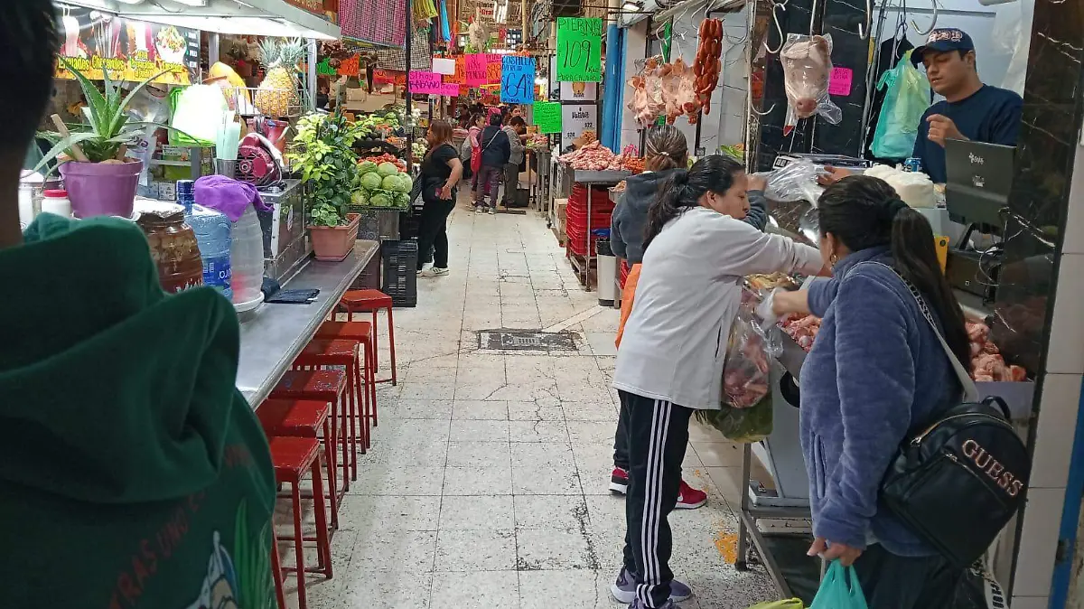 Los pasillos lucen semivacíos debido a la cuesta de enero y la baja en el consumo.