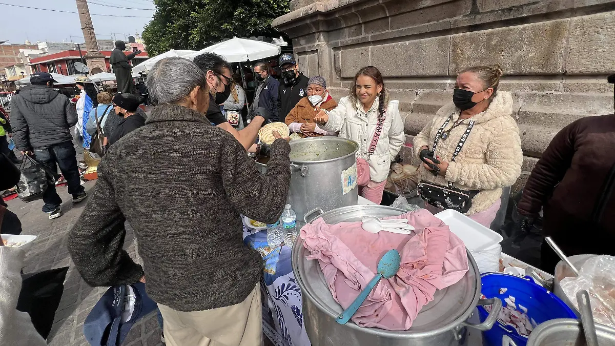 No sólo comida, además apoyan con medicamentos y primeros auxilios para su recorrido