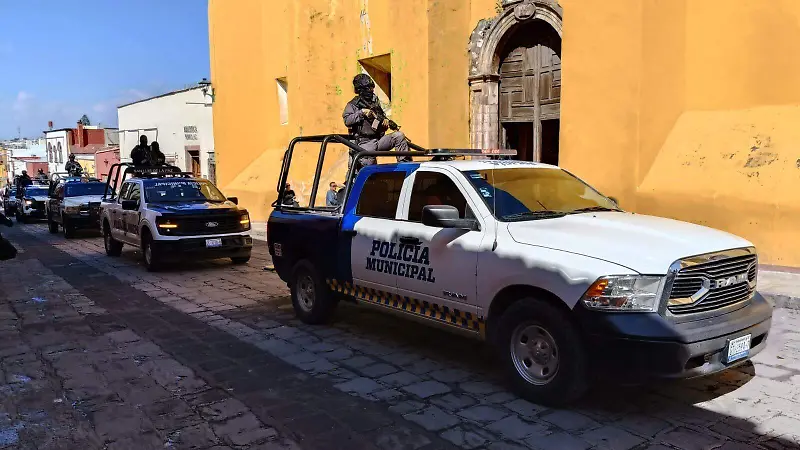 Autoridades civiles y militares montaron una guardia de honor en la Casa de Allende, sitio emblemático de la historia independentista.