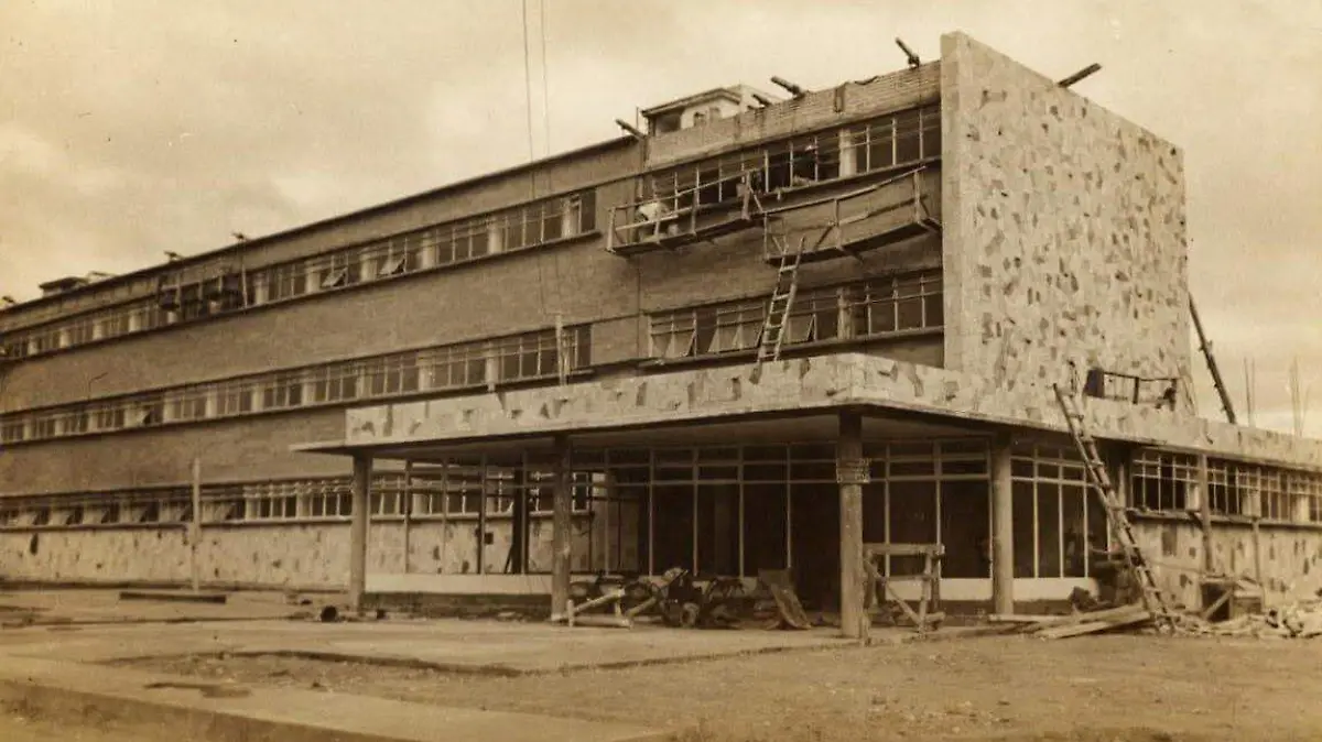 El domingo en el jardín principal  se realizará un acto cívico conmemorativo por el centenario de la Escuela Secundaria, hoy Escuela de Nivel Medio Superior de Celaya.