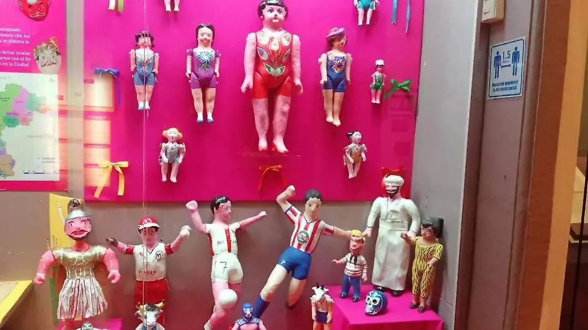 Las piezas exhibidas fueron creadas en distintas técnicas.