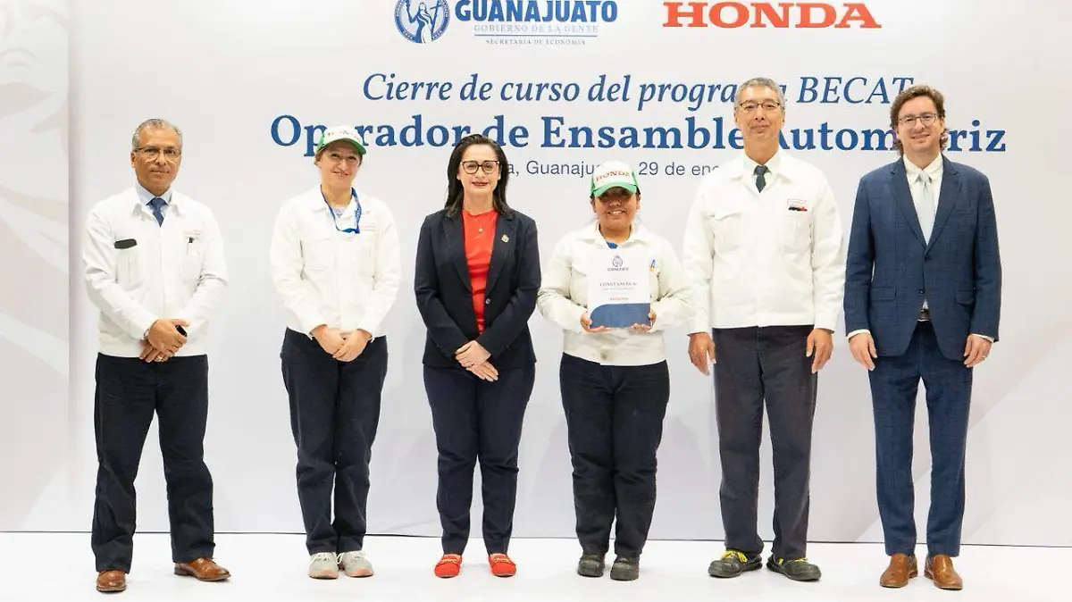 Un total de 274 egresados, 72 mujeres y 202 hombres concluyeron siete cursos de alta especialización, fortaleciendo el talento regional en Guanajuato.