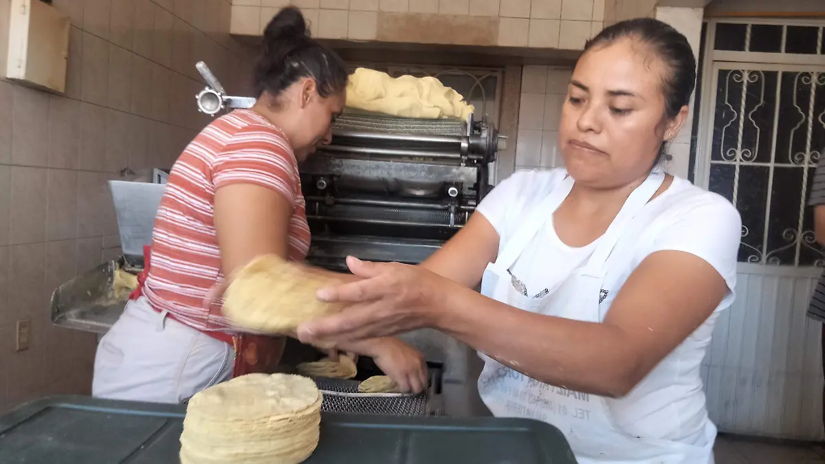 Además de insumos, el tortillero debe pagar empleados.