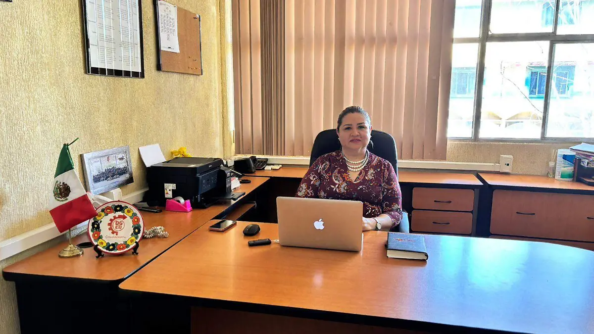 La directora del CBTis 198 Fabiola Páramo Sámano informó sobre la  carreta de Técnico en Inteligencia Artificial. 