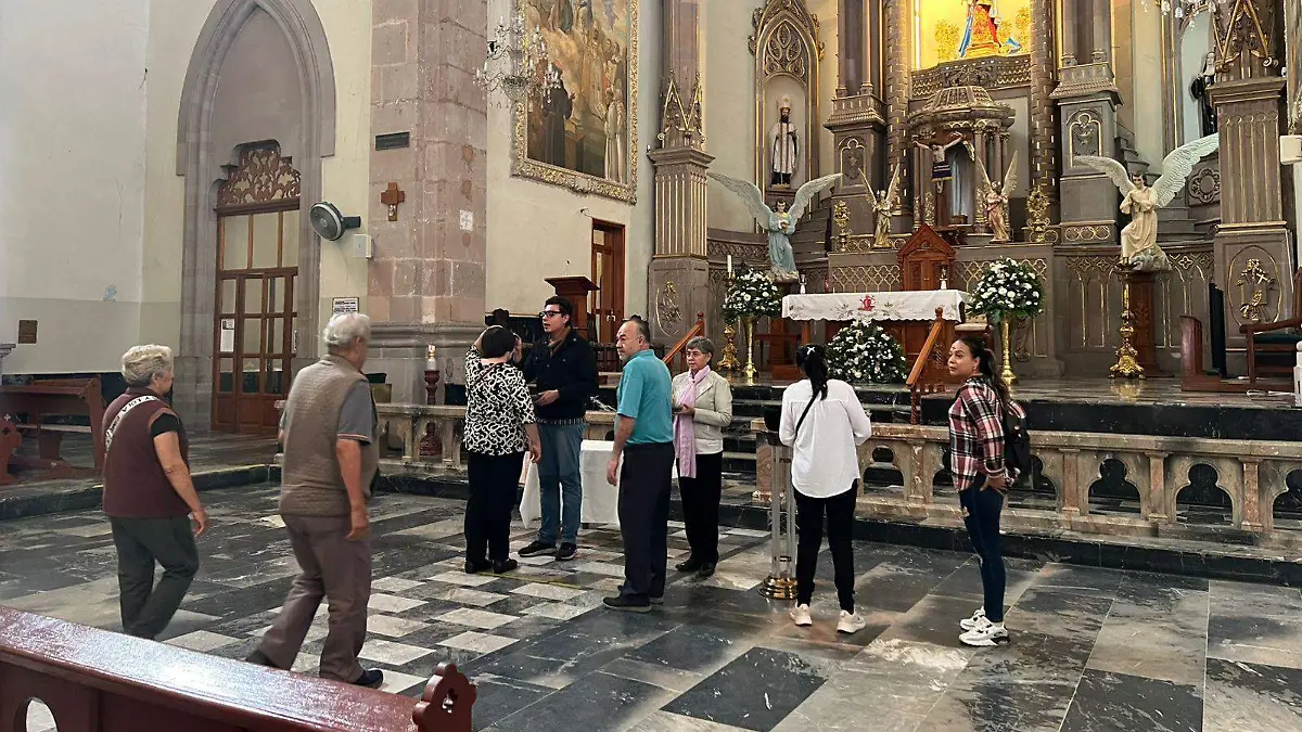 En el templo de San Agustín, la gente continúa recibiendo la ceniza, mencionando que por la tarde habrá más afluencia