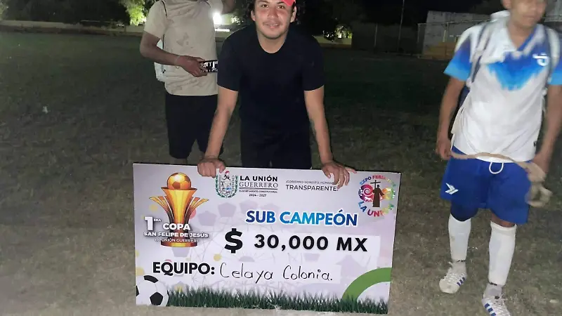 Conocido como El Mago, deja un gran legado en el futbol amateur jugando últimamente en la talacha. 