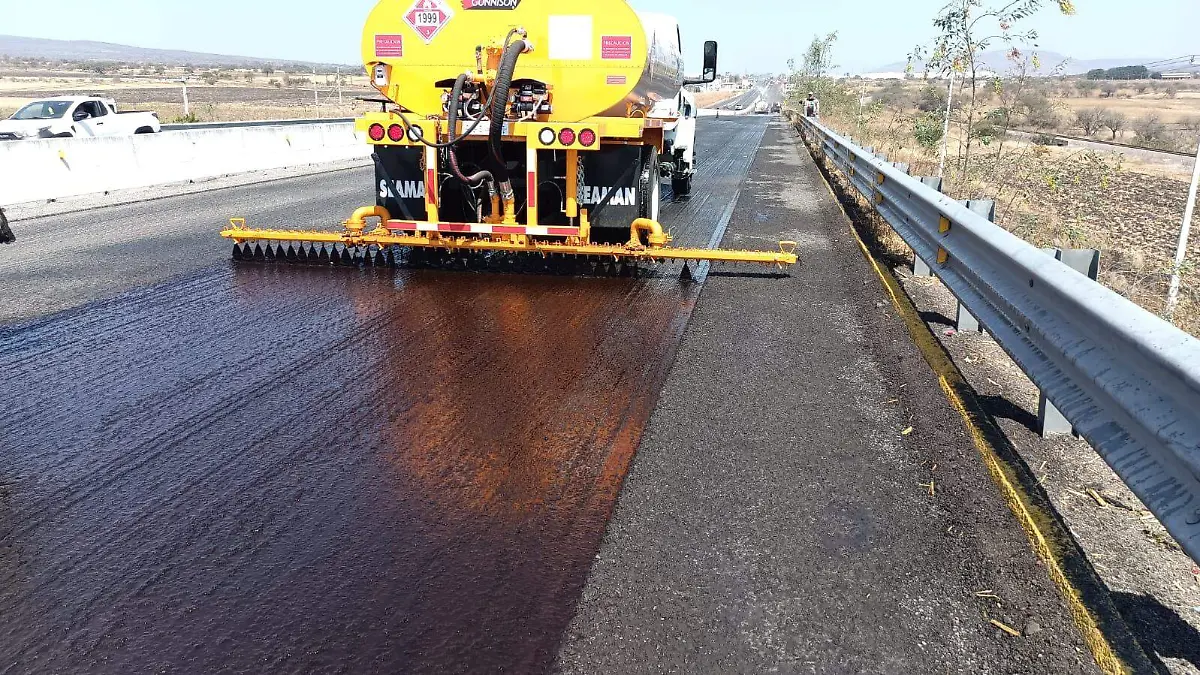 La federación desplegó trenes de pavimentación en 16 estadios, entre ellos Guanajuato.